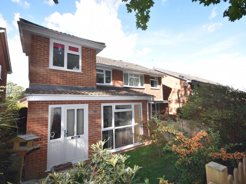 3 bed semidetached house for sale in Brighton Hill, Basingstoke RG22
