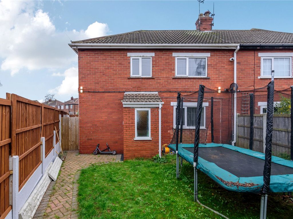 3 bed semidetached house for sale in The Crescent, Edenthorpe