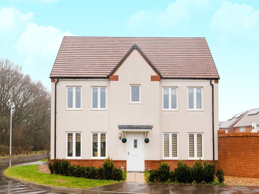 3 bed detached house for sale in Draper Crescent, Wokingham, Berkshire