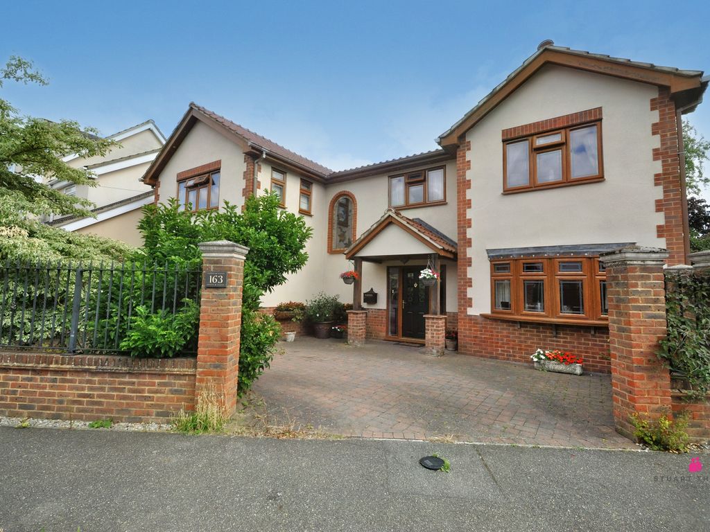 5 bed detached house for sale in Shipwrights Drive, Benfleet SS7, £