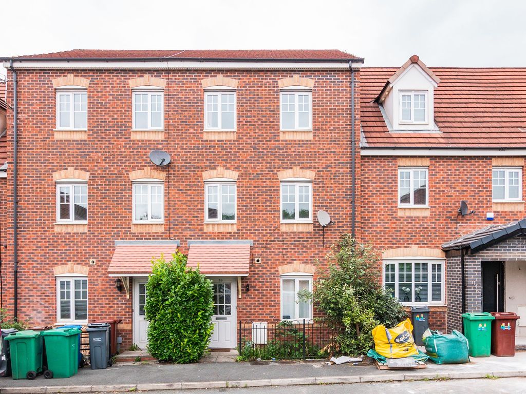 4 bed town house to rent in Saddlecote Close, Manchester M8, £1,600 pcm