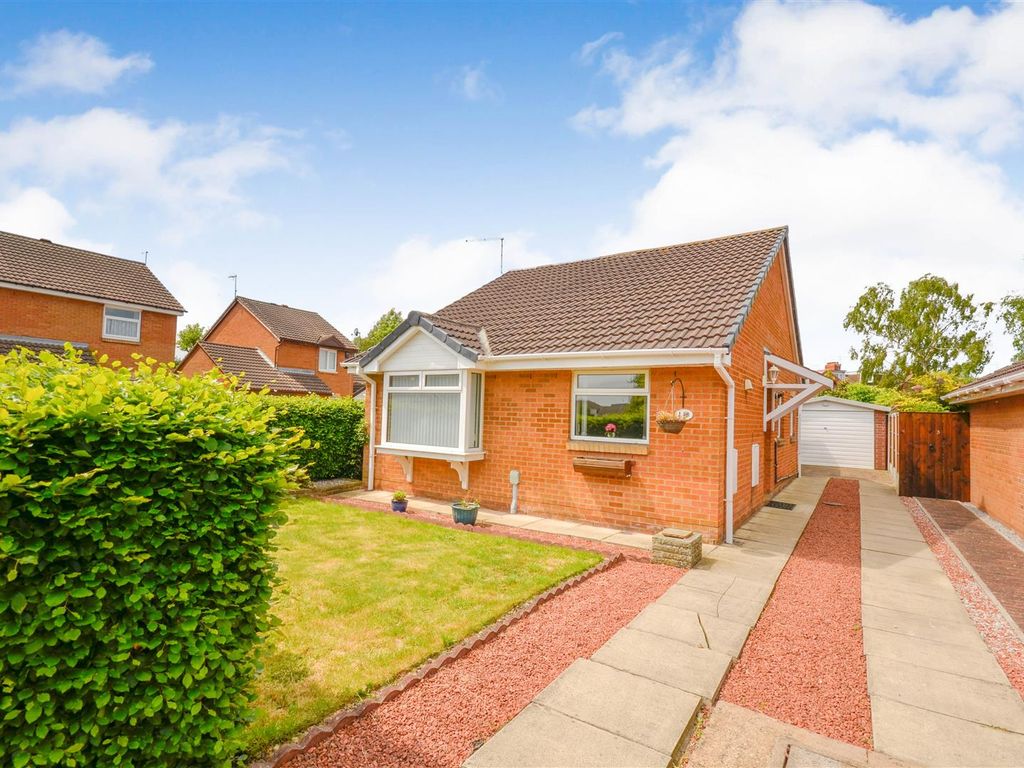 2 bed detached bungalow for sale in Abbotsford Close, Hull HU5, £