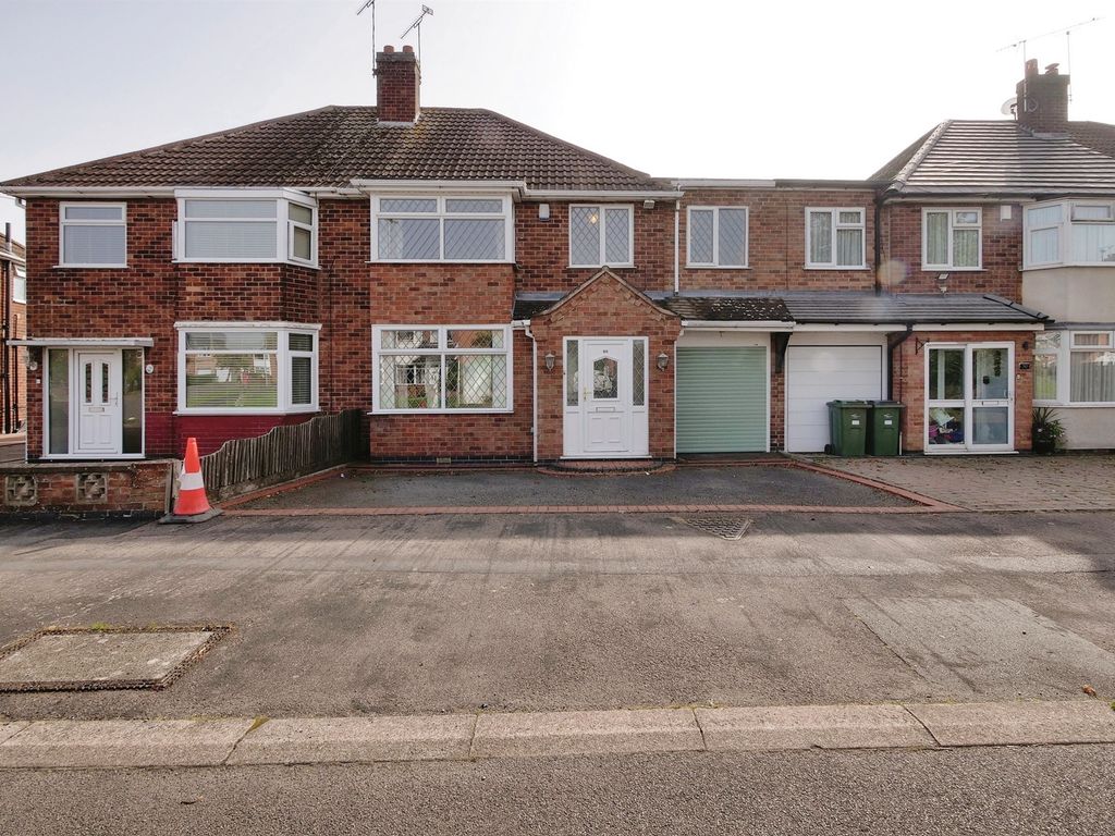 4 bed semidetached house for sale in Kings Drive, Leicester Forest