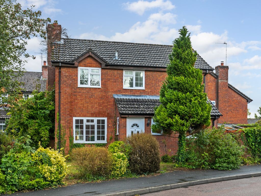 4 bed detached house for sale in Gillingham Close, Kings Worthy