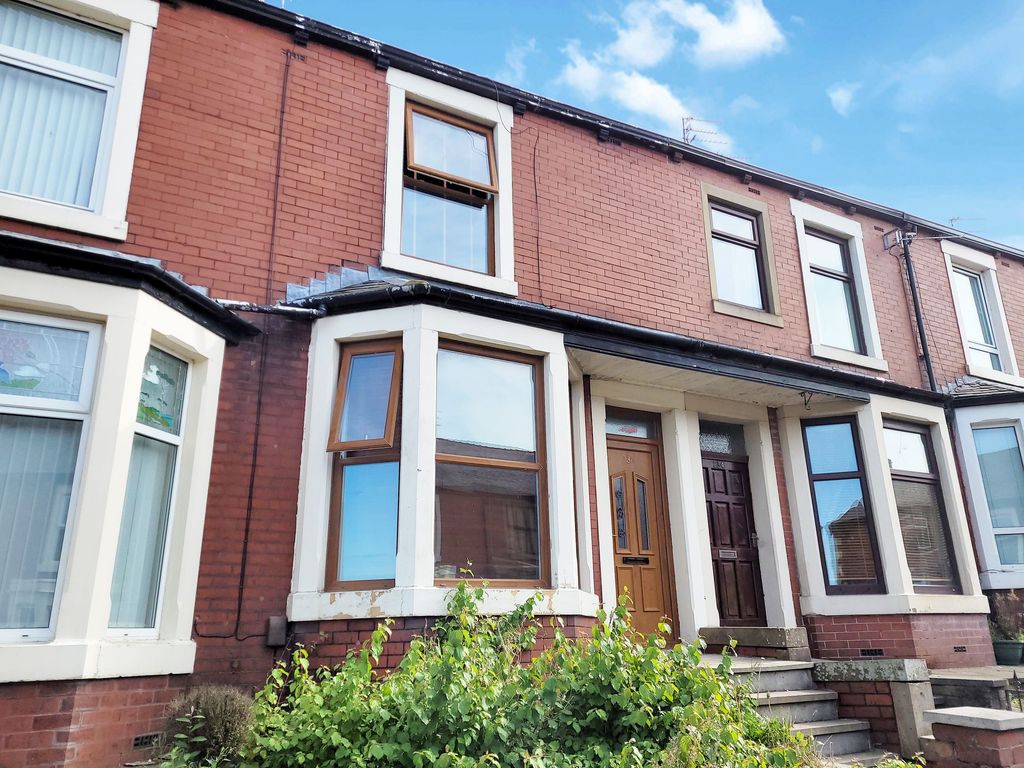 3 bed terraced house for sale in Dill Hall Lane, Church BB5, £100,000