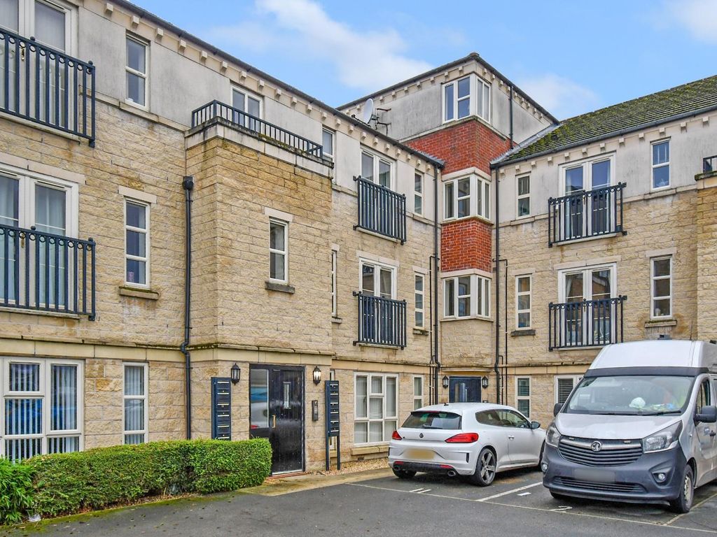 2 bed flat for sale in Silver Cross Way, Guiseley, Leeds LS20, £169,950
