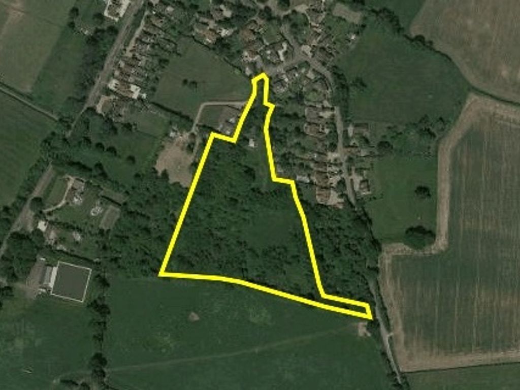 Land for sale in Paddock Way, Ashley Green, Chesham HP5, £120,000 Zoopla