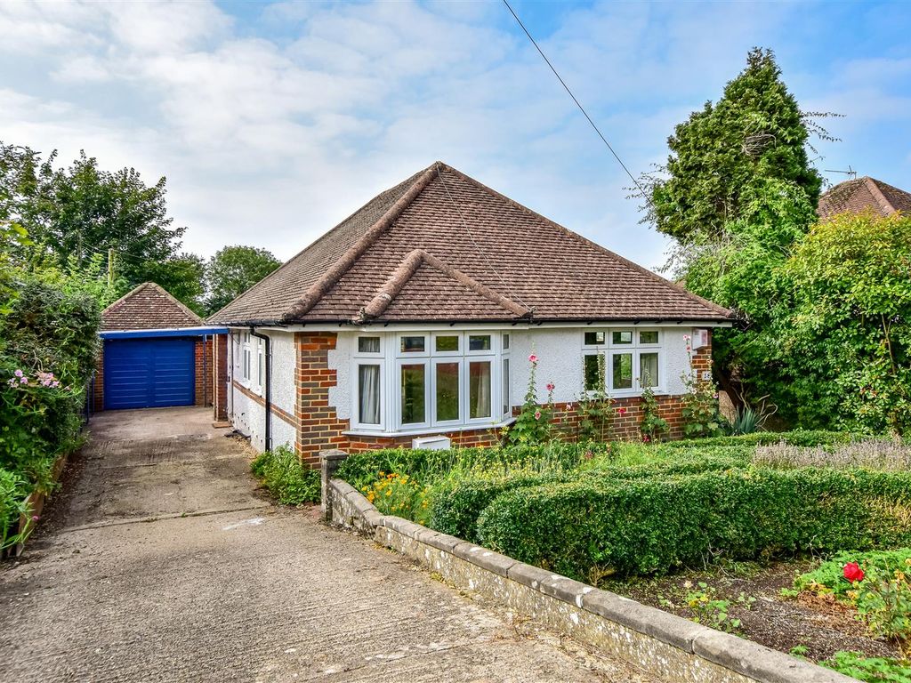 2 bed detached bungalow to rent in Westover Road, Downley, High