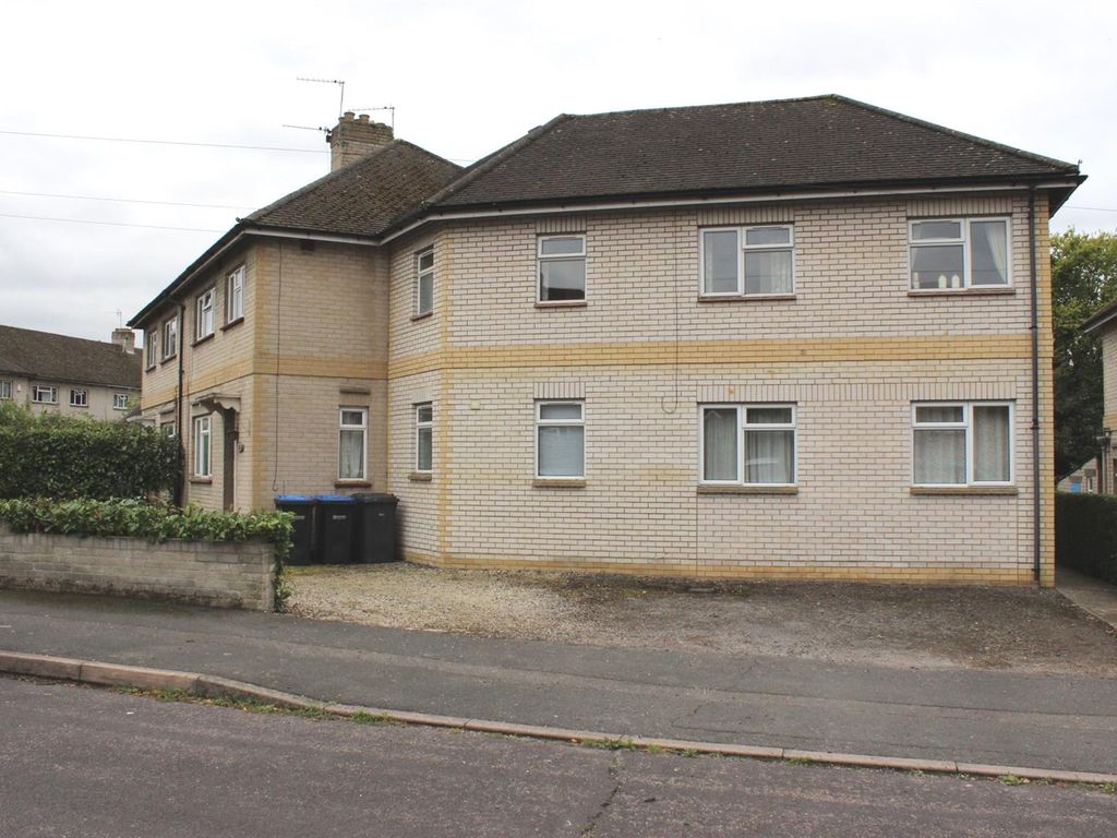 8 bed semidetached house to rent in Larchwood Drive, Englefield Green