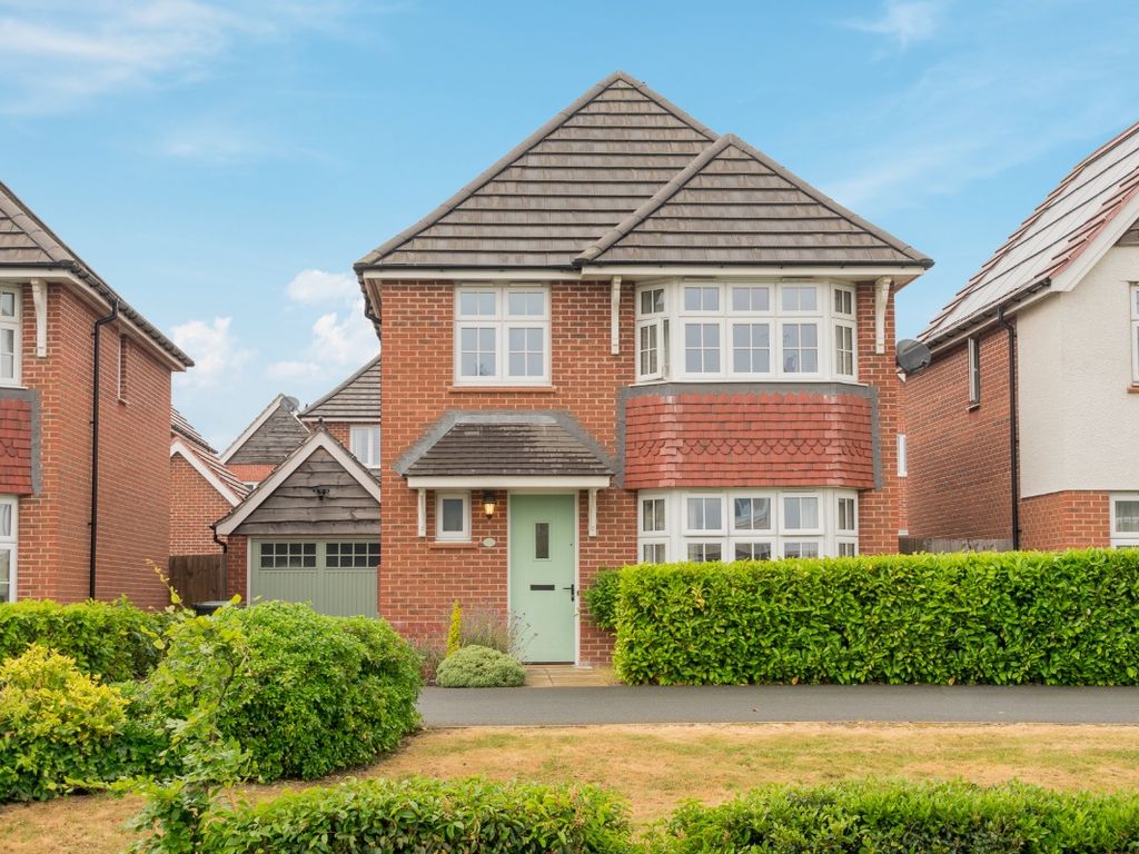 4 bed detached house for sale in Wellington Row, Morley, Leeds LS27