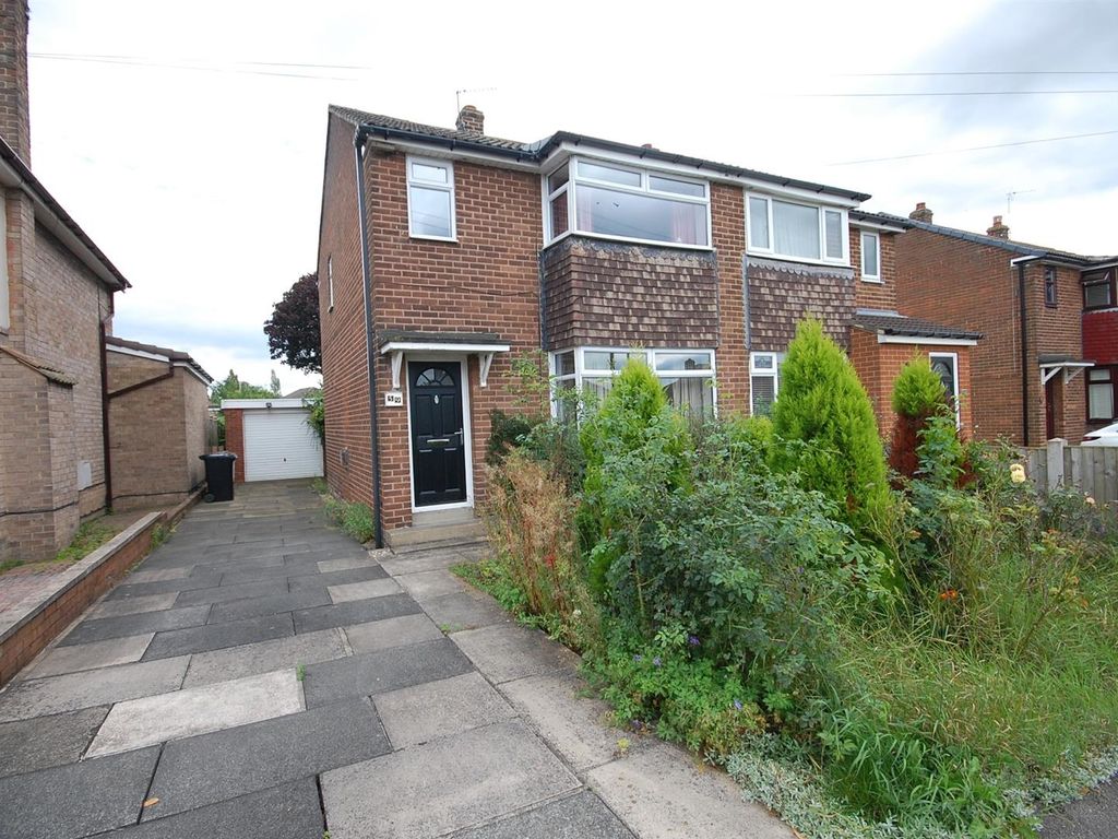 3 bed semidetached house for sale in Derwent Avenue, Garforth, Leeds