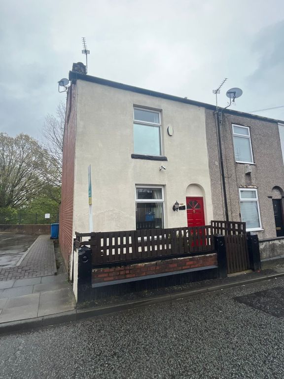 2 bed semidetached house to rent in Eton Hill Road, Radcliffe