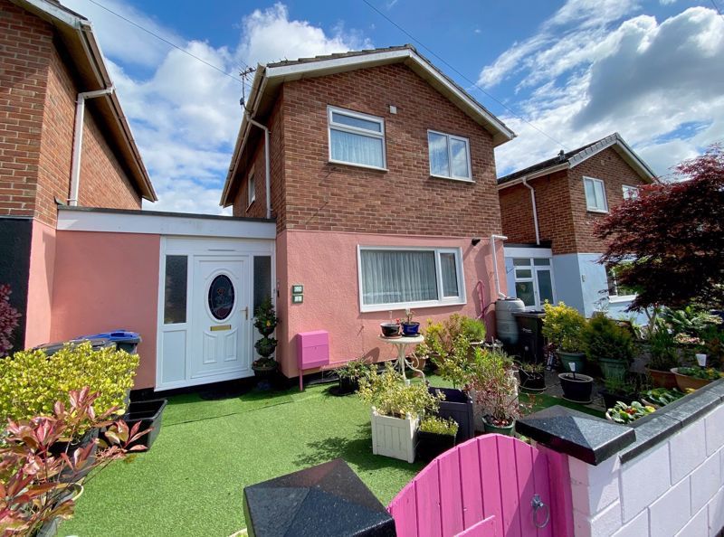 3 bed link detached house for sale in Chiltern Close, Warminster BA12