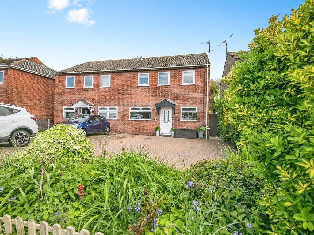 4 bed semidetached house for sale in Broad Oaks Park, Colchester CO4