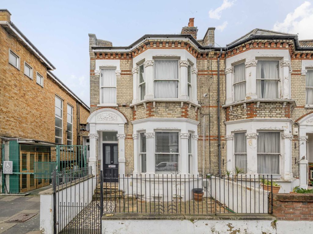 1 bed flat for sale in Bloemfontein Road, London W12, £385,000 Zoopla