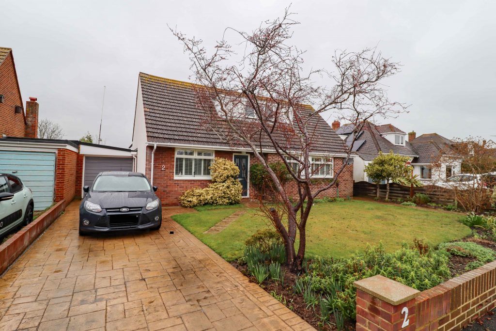 3 bed detached bungalow for sale in St. Thomas Avenue, Hayling Island