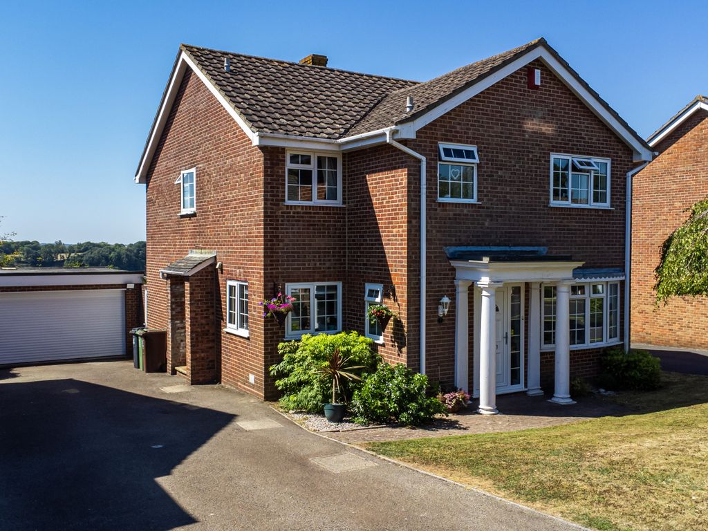 4 bed detached house for sale in The Spinney, Plympton, Plymouth PL7