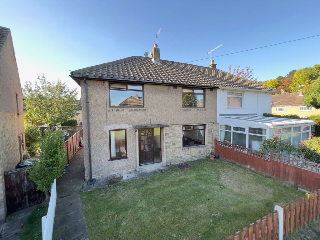 3 bed end terrace house for sale in Derwent Avenue, Baildon, Shipley