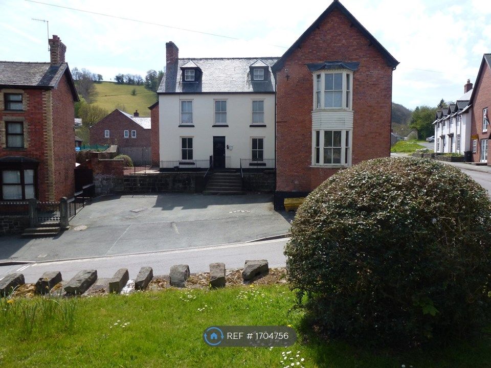 1 bed flat to rent in Wynnstay Flats, Llanfair Caereinion, Welshpool