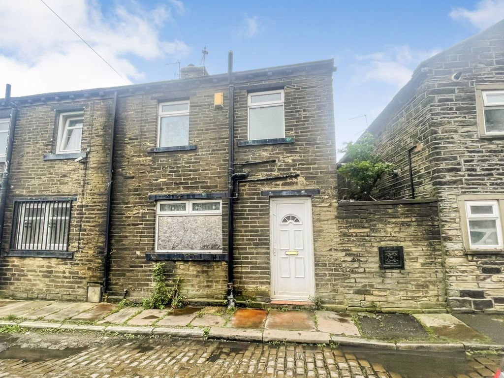 1 bed end terrace house for sale in Farside Green, Bradford BD5, £
