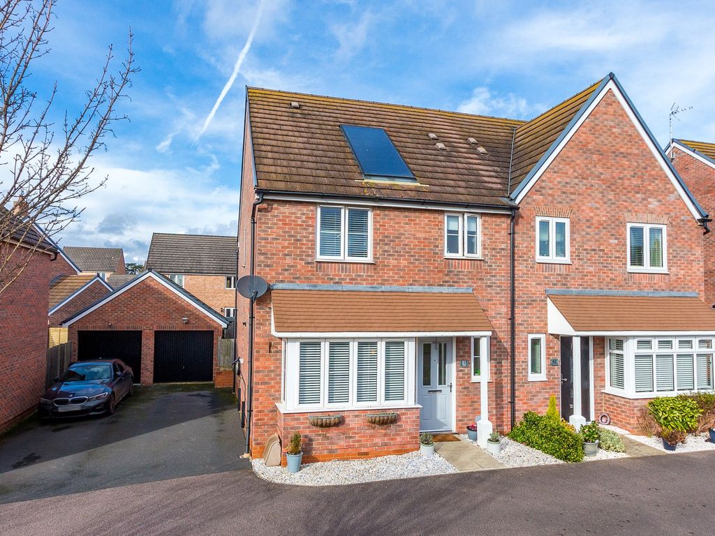 3 bed semidetached house for sale in Alnwick Close, Rushden NN10, £