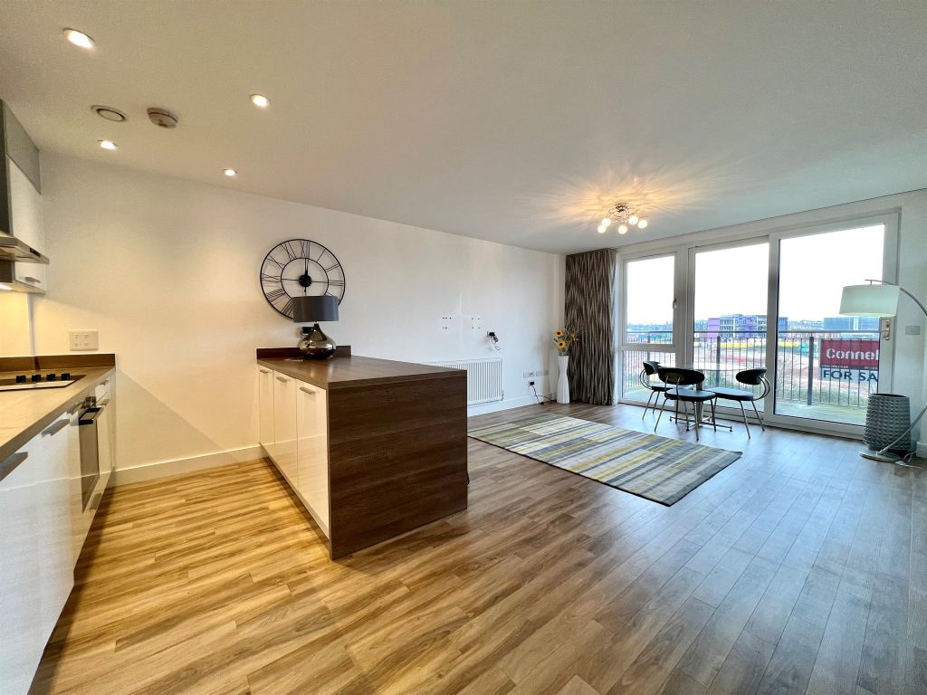 2 bed flat to rent in Youngman Place, Taunton TA1, £1,250 pcm Zoopla