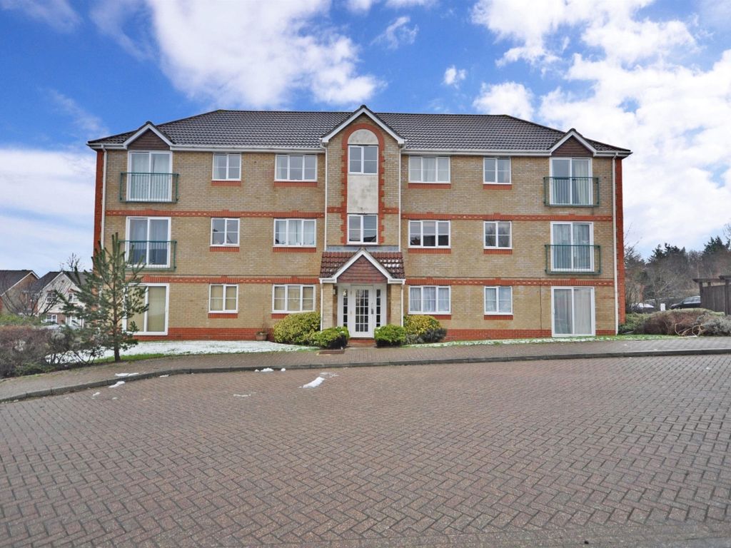 2 bed flat to rent in Lyon Close, Maidenbower, Crawley RH10 Zoopla