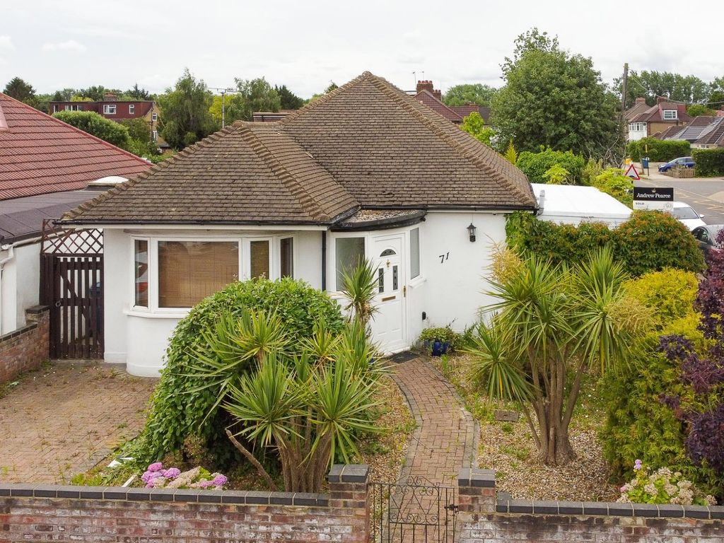 2 bed detached house for sale in Lulworth Drive, Pinner HA5, £695,000