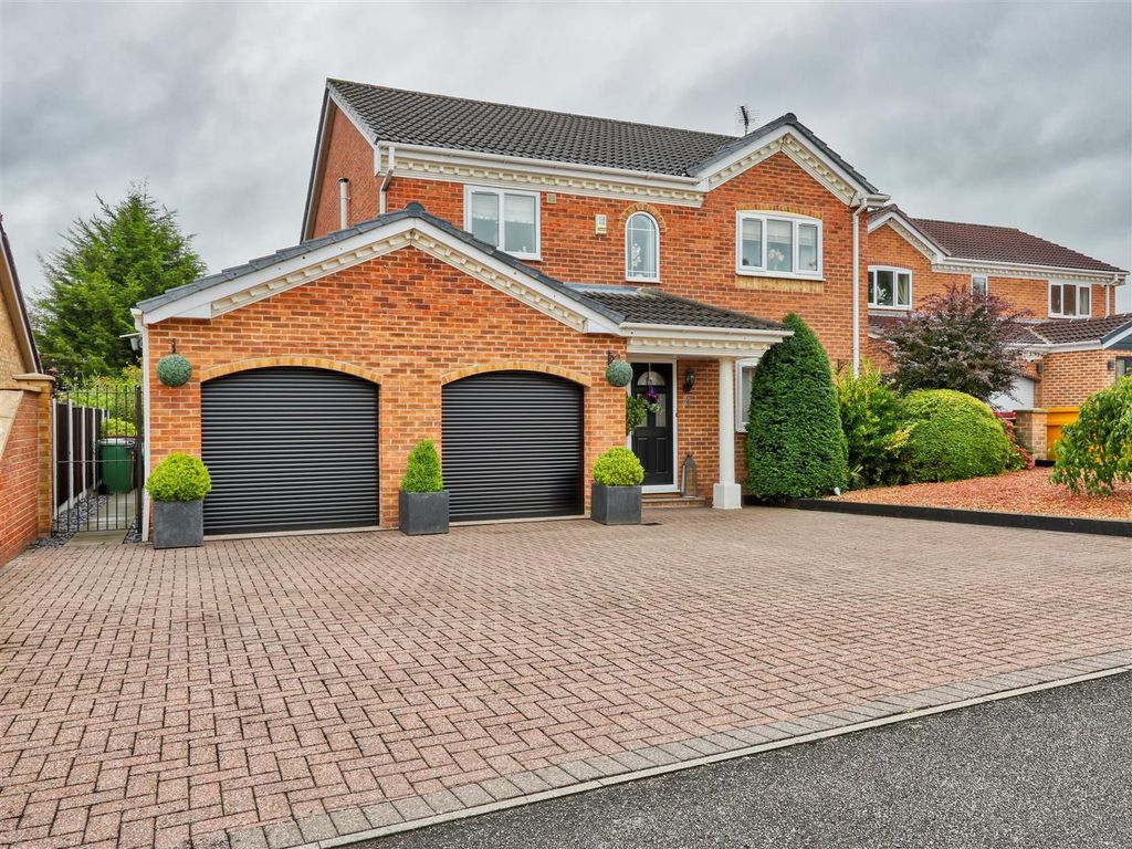 4 bed detached house for sale in Glebe Gardens, North Wingfield