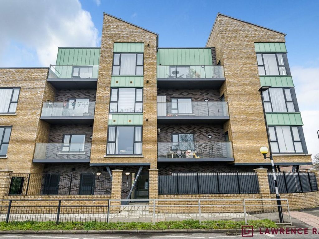 2 bed flat for sale in Eastcote Lane, Northolt UB5, £98,750 Zoopla