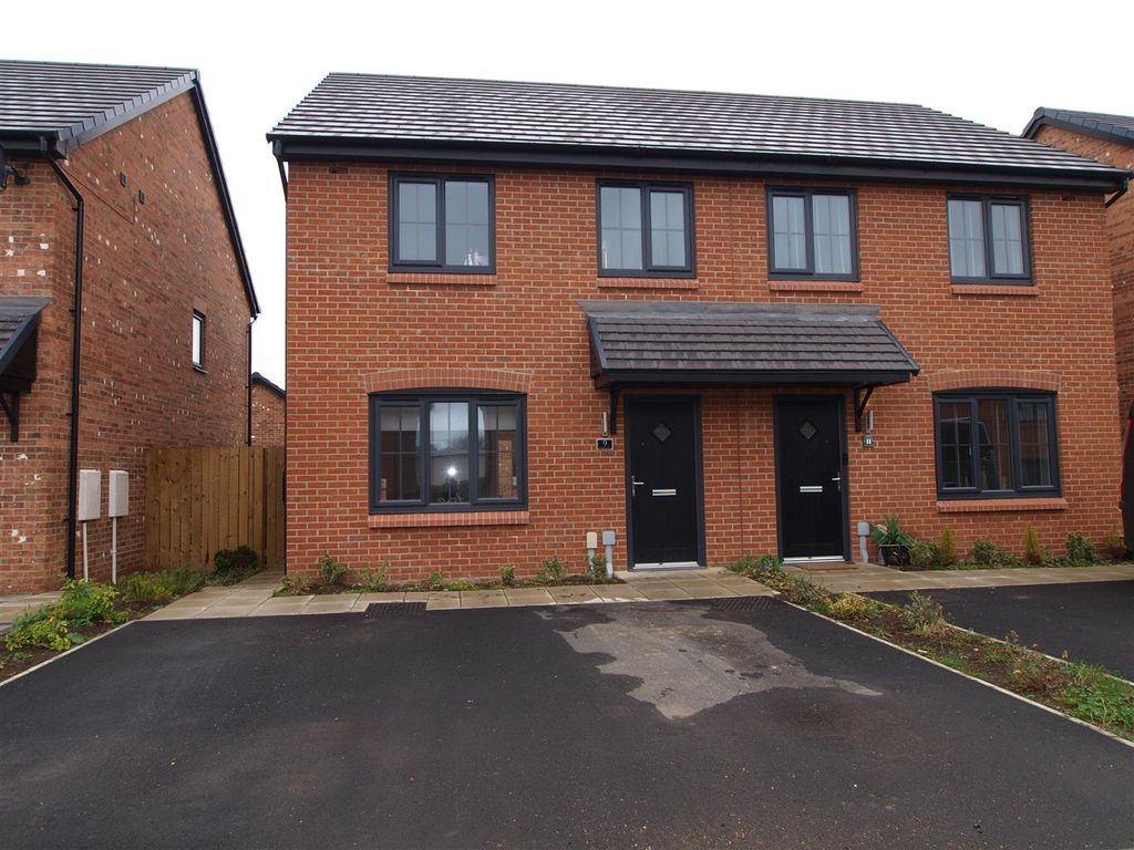 3 bed semidetached house for sale in Turnberry Avenue, Woodgreen