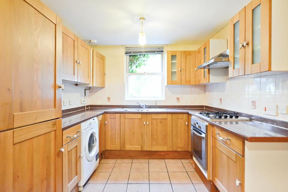 3 bed end terrace house to rent in Kendal Close, London SW9 Zoopla