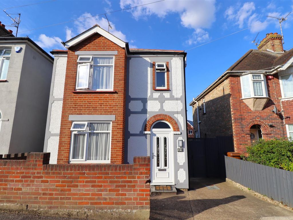 3 bed detached house for sale in Carlton Avenue, Gillingham ME7, £