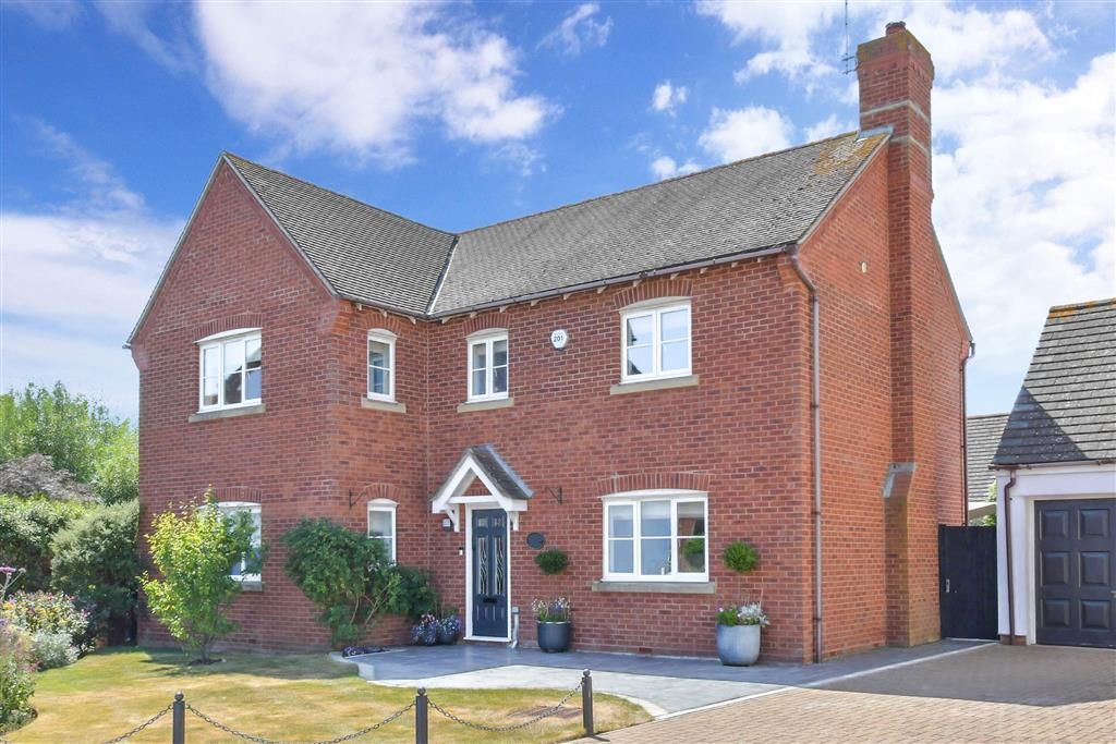 4 bed detached house for sale in Ashmore Avenue, Angmering, West Sussex