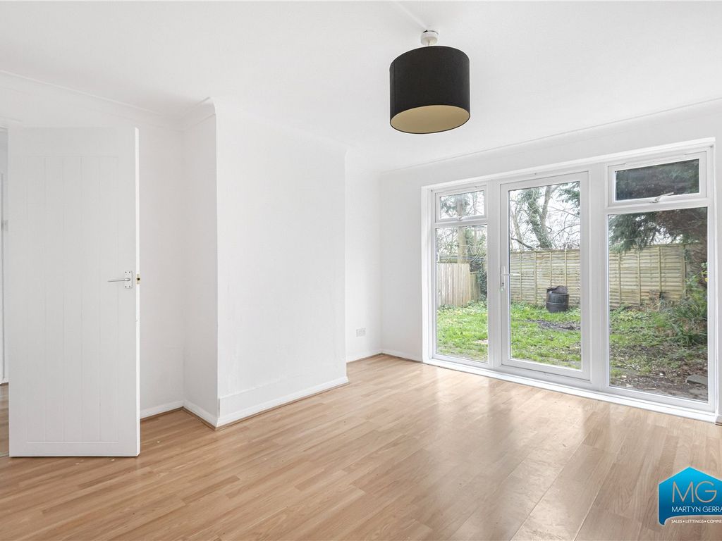 2 bed to rent in Balfour Grove, Whetstone, London N20, £