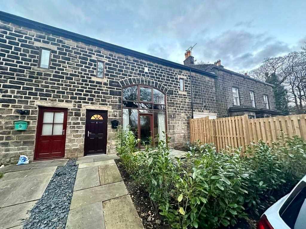 3 bed terraced house to rent in Greencroft Mews, The Green, Guiseley