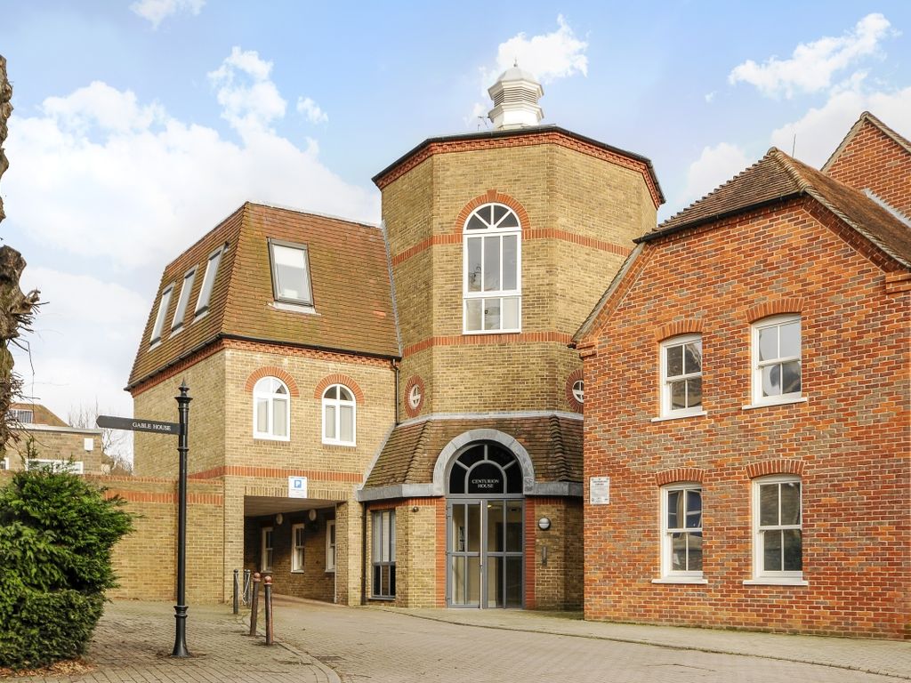 1 bed flat to rent in High Street, Rickmansworth WD3, £1,450 pcm Zoopla