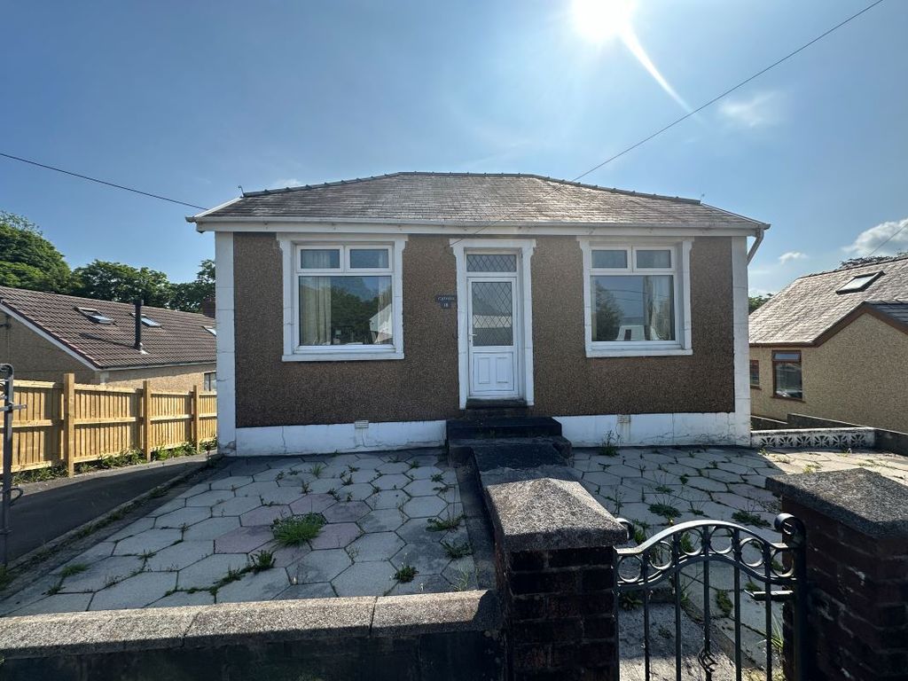 Detached house for sale in 18 Heol Y Felin, Pontyberem, Llanelli, Dyfed SA15, £163,000 Zoopla