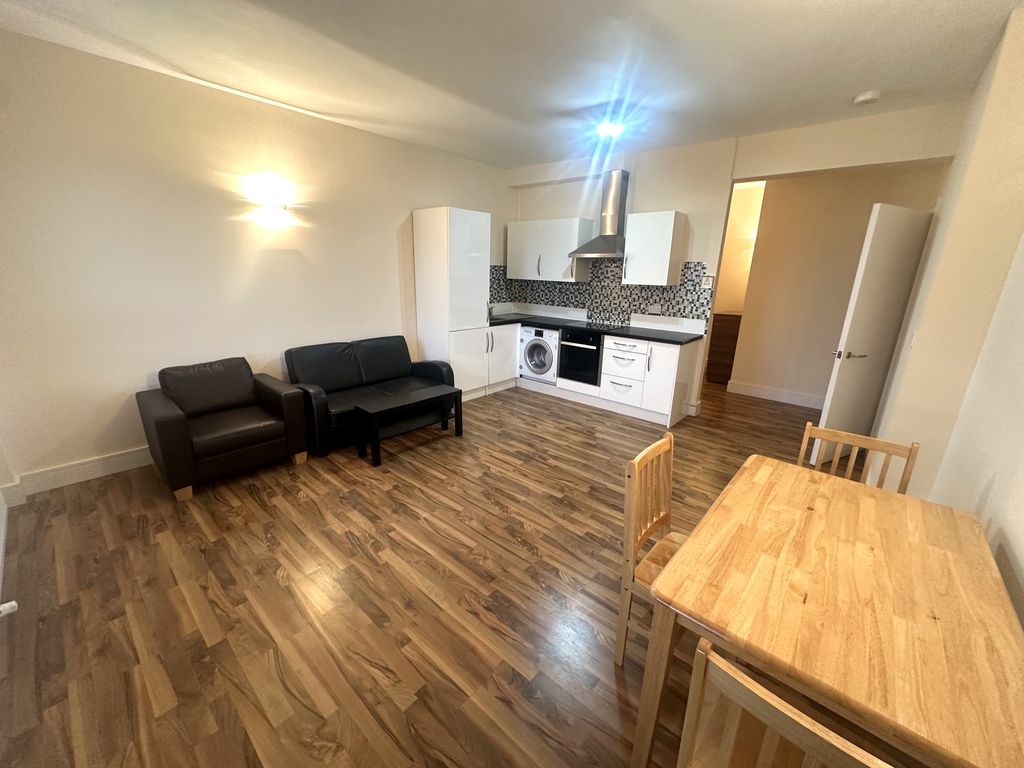 2 bed terraced house to rent in Hillside House, 26 Friern Park, London