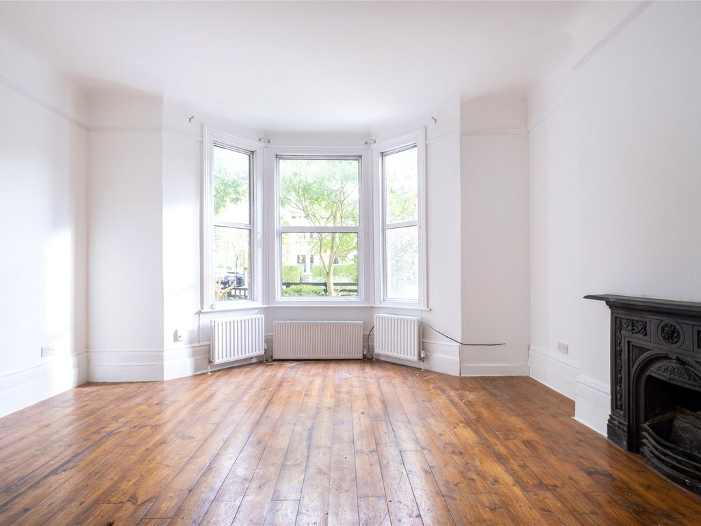 2 bed flat to rent in Kempshott Road, Streatham, Lambeth, London SW16