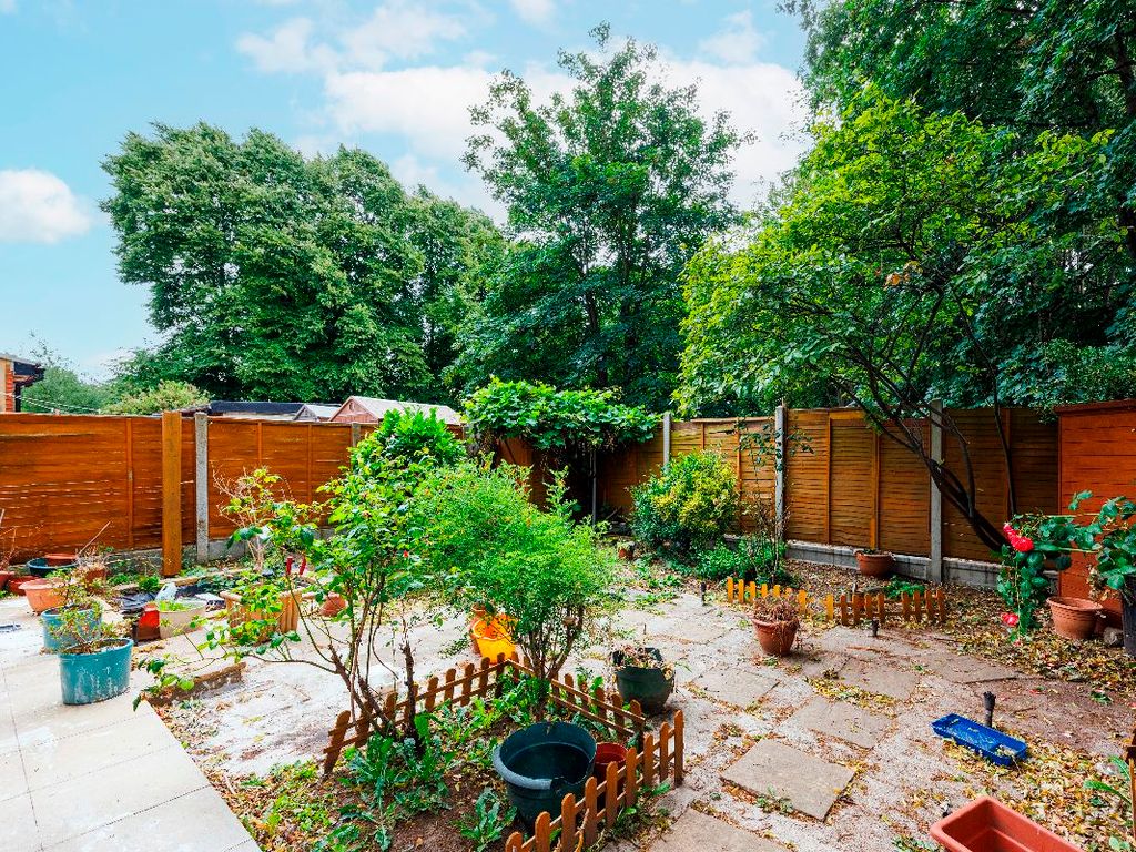 3 bed semidetached house for sale in Tenbury Close, Forest Gate E7, £