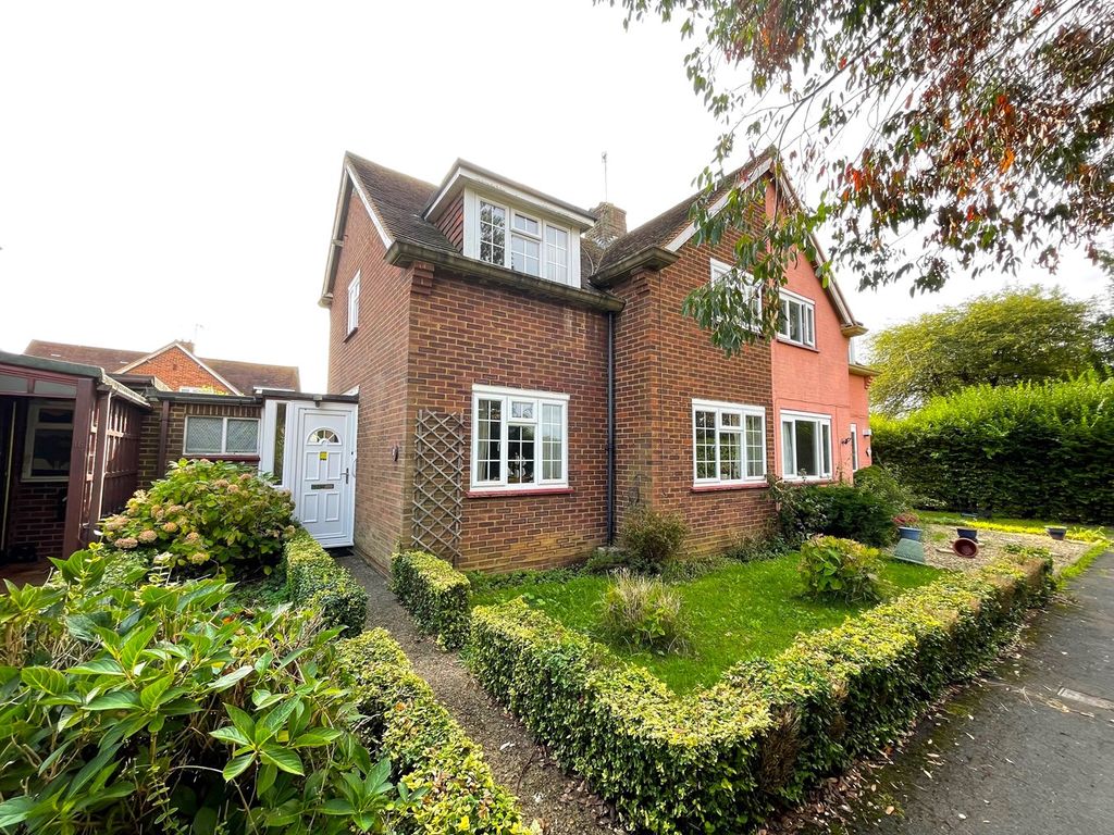 2 bed semidetached house for sale in Broomfield, Guildford GU2, £