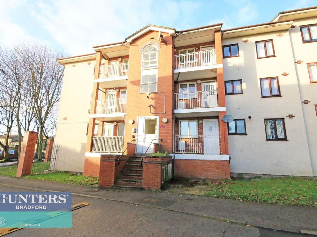2 bed flat for sale in Regency Court Manningham, Bradford, West