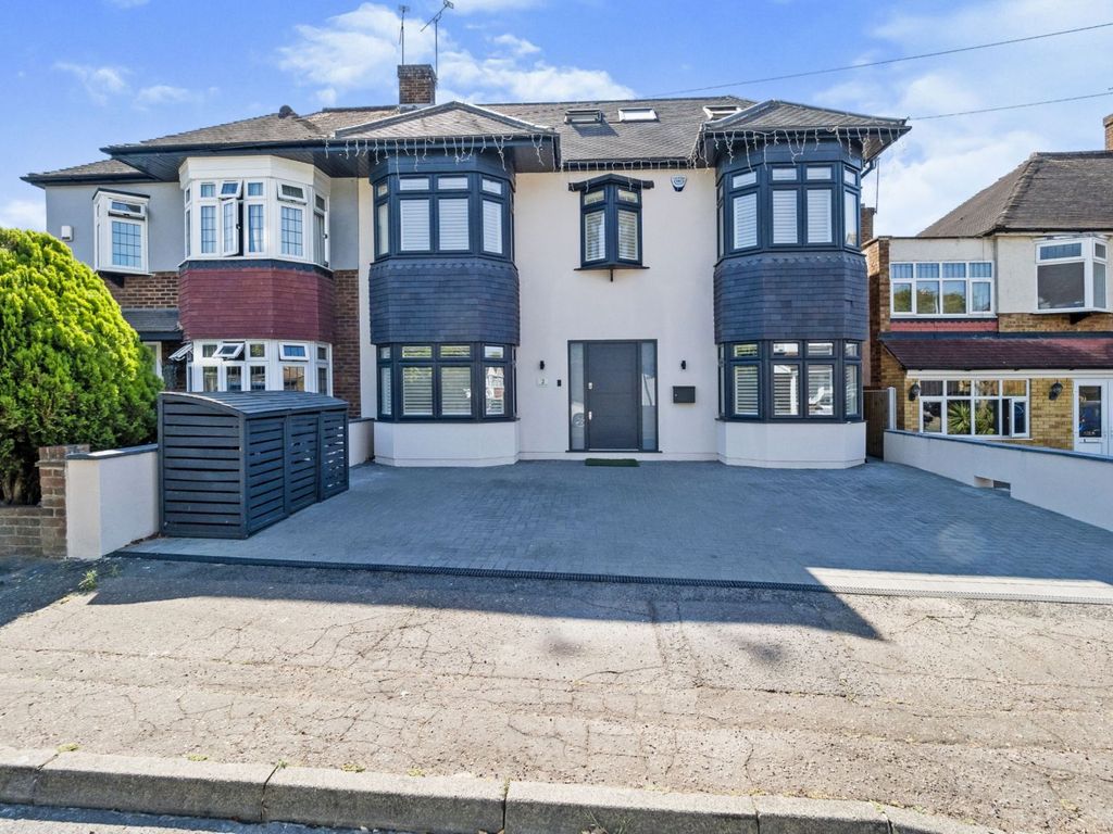 4 bed semidetached house for sale in Whitehall Close, Chigwell IG7