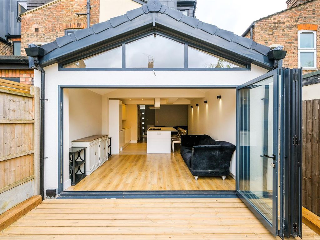 4 bed terraced house for sale in St. Johns Road, London E17, £785,000