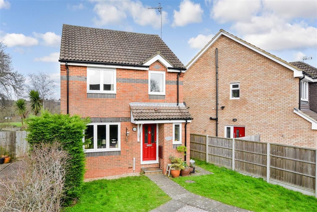 3 bed detached house for sale in Thepps Close, South Nutfield, Redhill