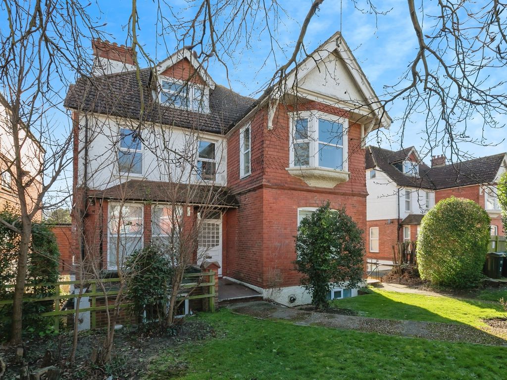 2 bed flat for sale in Dorset Road, BexhillOnSea TN40, £250,000 Zoopla