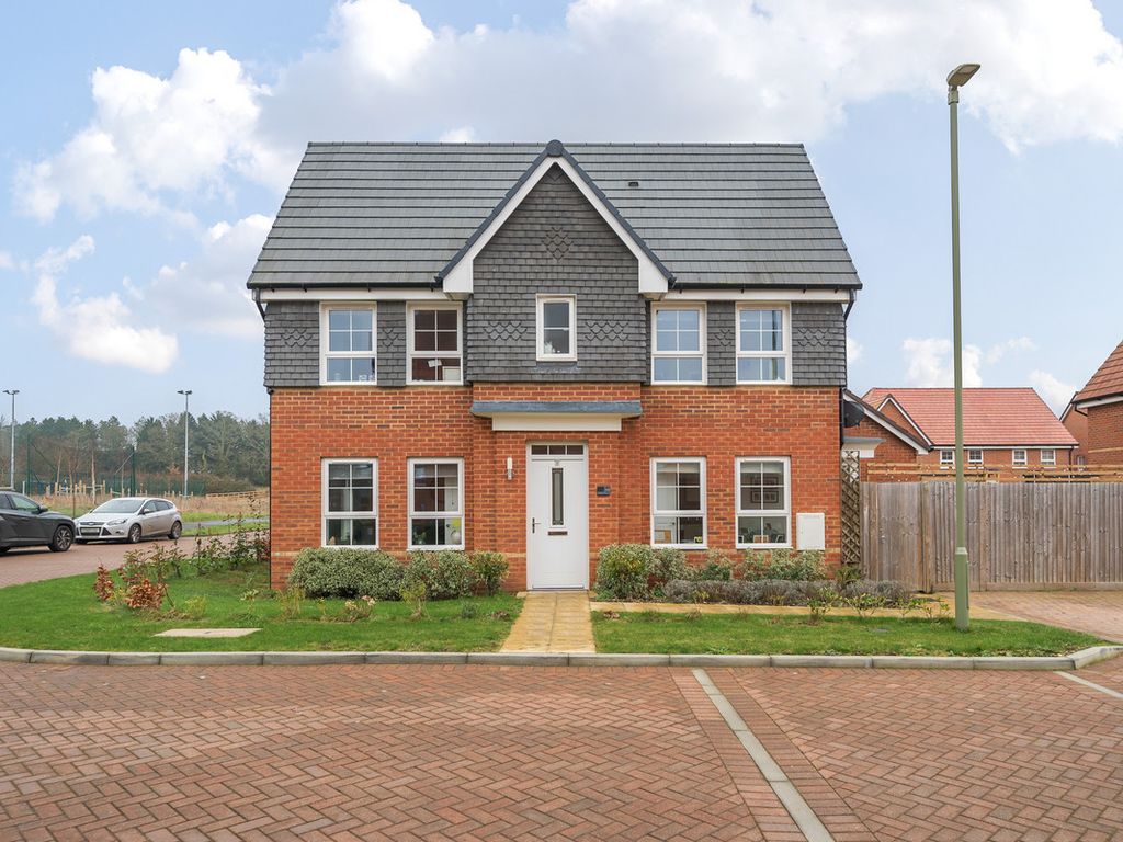 3 bed detached house for sale in Dowling Crescent, Romsey SO51, £
