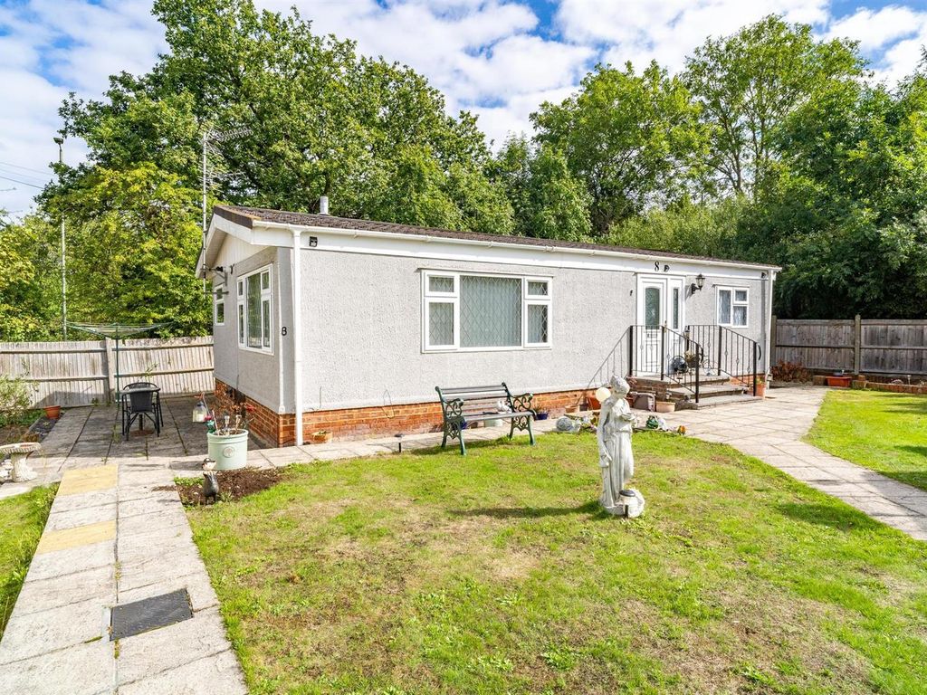 2 bed mobile/park home for sale in Arkley Park, Road, EN5, £210,000 Zoopla