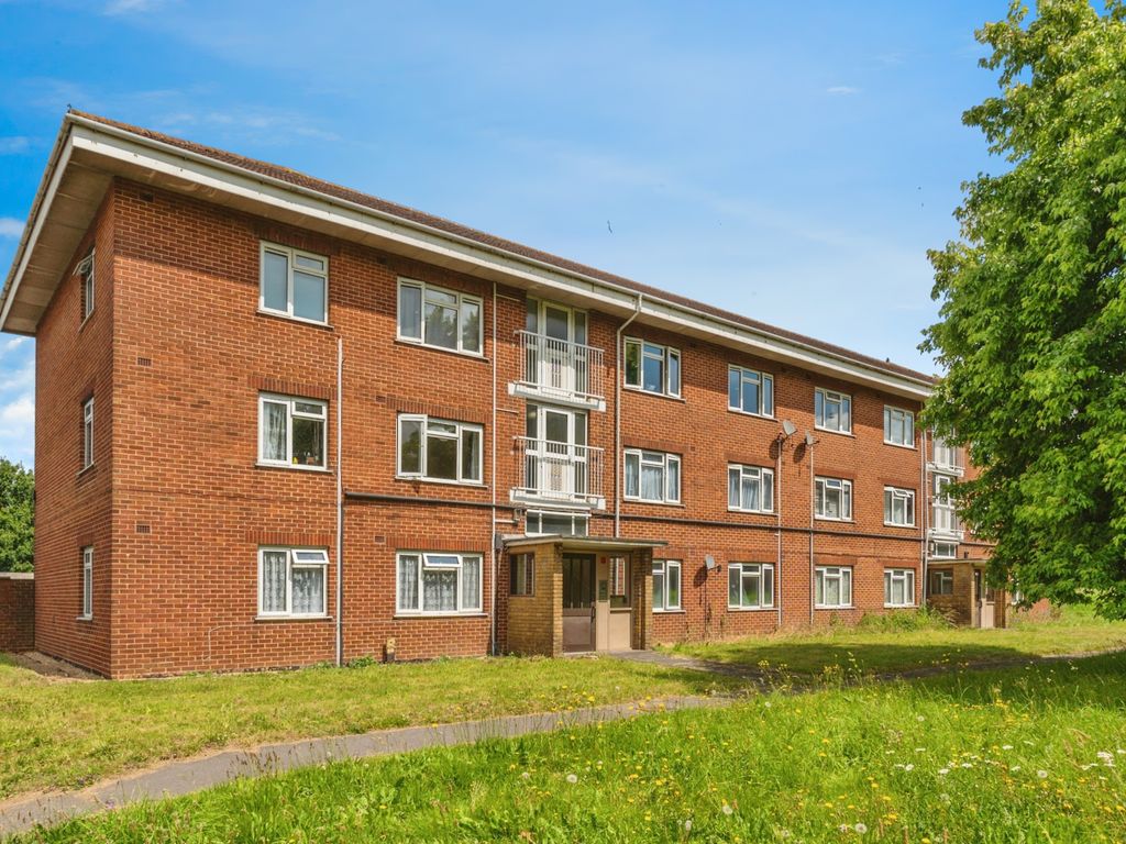 2 bed flat for sale in Cleasby Close, Southampton SO16, £160,000 Zoopla